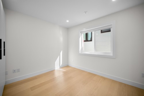 2-3576 Pender Street E, Vancouver, BC - Indoor Photo Showing Other Room