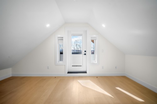 2-3576 Pender Street E, Vancouver, BC - Indoor Photo Showing Other Room