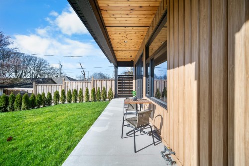 2-3576 Pender Street E, Vancouver, BC - Outdoor