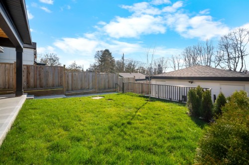 2-3576 Pender Street E, Vancouver, BC - Outdoor