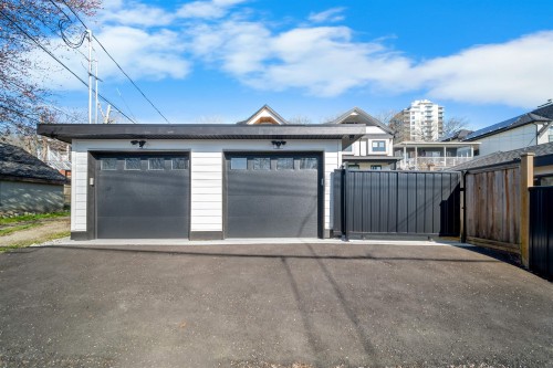 2-3576 Pender Street E, Vancouver, BC - Outdoor