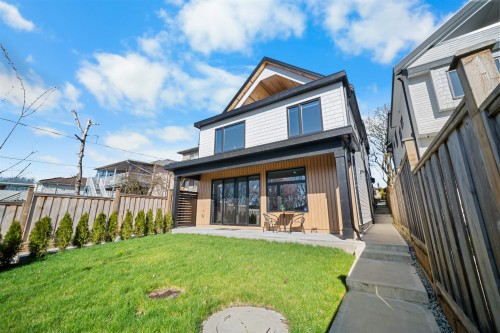 2-3576 Pender Street E, Vancouver, BC - Outdoor