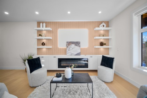 2-3576 Pender Street E, Vancouver, BC - Indoor With Fireplace