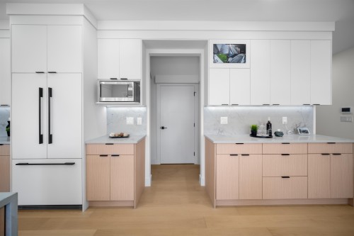 2-3576 Pender Street E, Vancouver, BC - Indoor Photo Showing Kitchen
