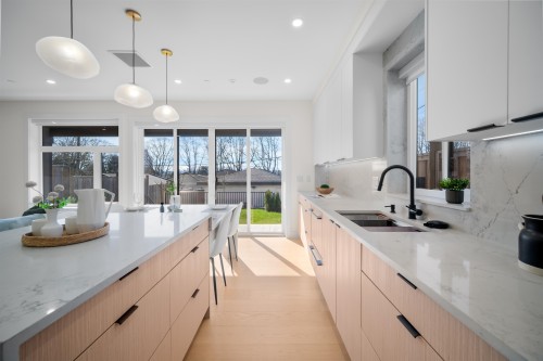 2-3576 Pender Street E, Vancouver, BC - Indoor Photo Showing Kitchen With Double Sink With Upgraded Kitchen