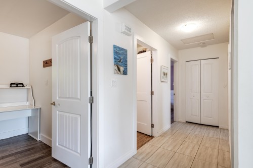 5605 Ocean Avenue, Sechelt, BC - Indoor Photo Showing Other Room