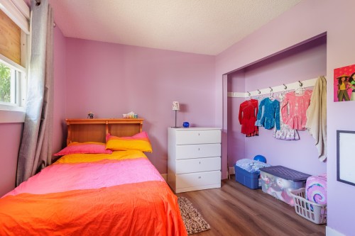 5605 Ocean Avenue, Sechelt, BC - Indoor Photo Showing Bedroom