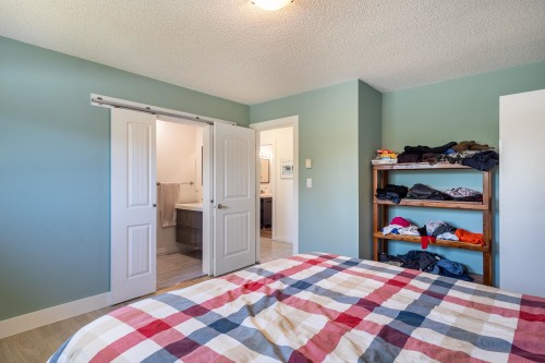 5605 Ocean Avenue, Sechelt, BC - Indoor Photo Showing Bedroom