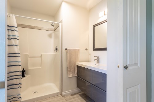 5605 Ocean Avenue, Sechelt, BC - Indoor Photo Showing Bathroom