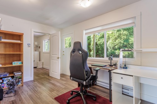 5605 Ocean Avenue, Sechelt, BC - Indoor Photo Showing Office
