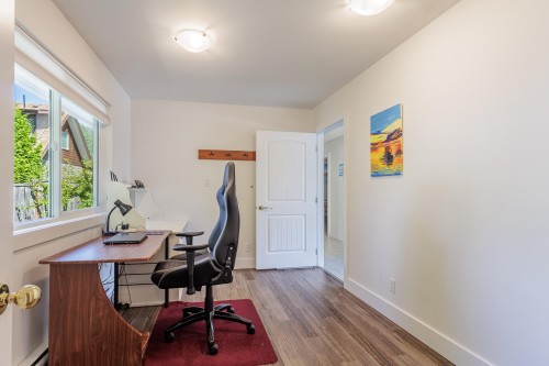 5605 Ocean Avenue, Sechelt, BC - Indoor Photo Showing Office