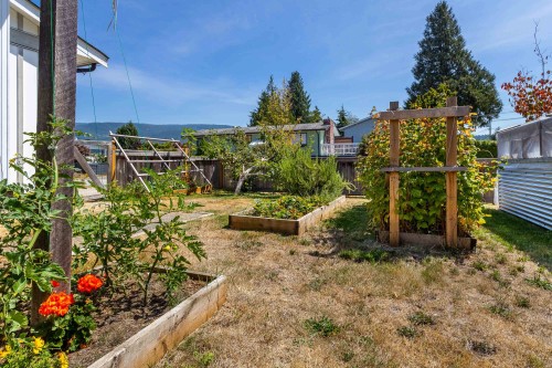 5605 Ocean Avenue, Sechelt, BC - Outdoor