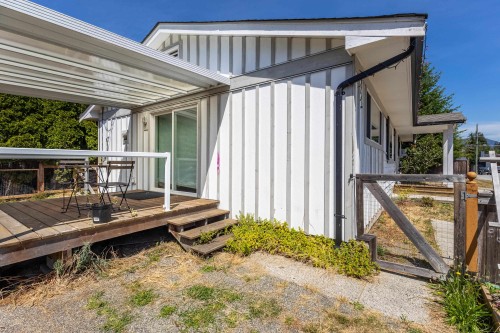 5605 Ocean Avenue, Sechelt, BC - Outdoor With Deck Patio Veranda With Exterior