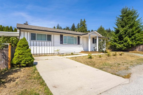 5605 Ocean Avenue, Sechelt, BC - Outdoor