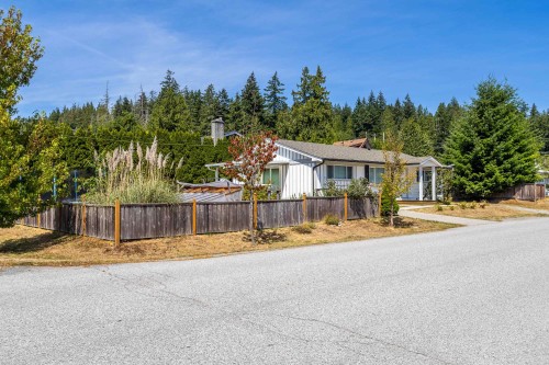 5605 Ocean Avenue, Sechelt, BC - Outdoor
