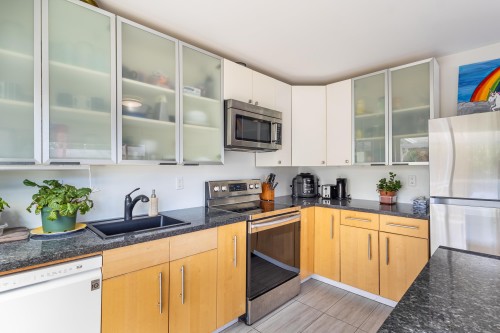 5605 Ocean Avenue, Sechelt, BC - Indoor Photo Showing Kitchen