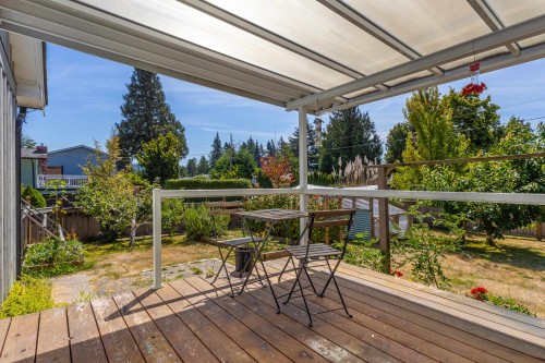 5605 Ocean Avenue, Sechelt, BC - Outdoor With Deck Patio Veranda With Exterior
