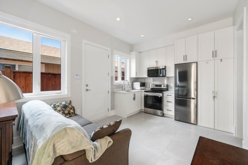 6591 Goldsmith Drive, Richmond, BC - Indoor Photo Showing Kitchen