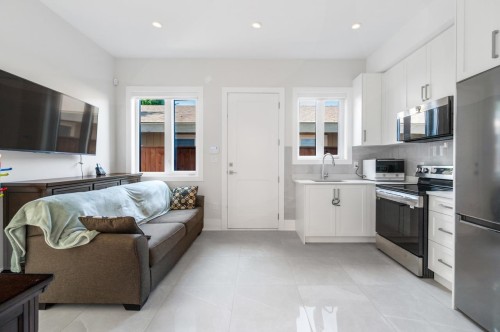 6591 Goldsmith Drive, Richmond, BC - Indoor Photo Showing Kitchen