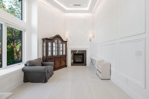 6591 Goldsmith Drive, Richmond, BC - Indoor With Fireplace