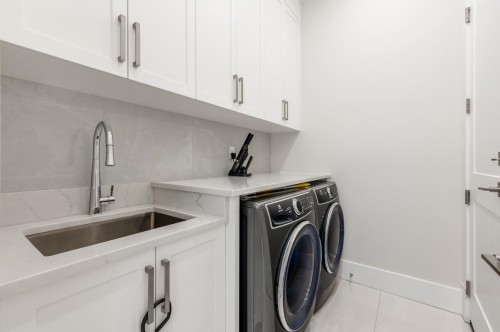 6591 Goldsmith Drive, Richmond, BC - Indoor Photo Showing Laundry Room