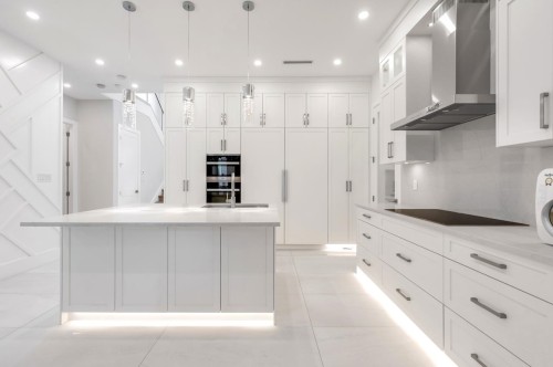 6591 Goldsmith Drive, Richmond, BC - Indoor Photo Showing Kitchen With Upgraded Kitchen