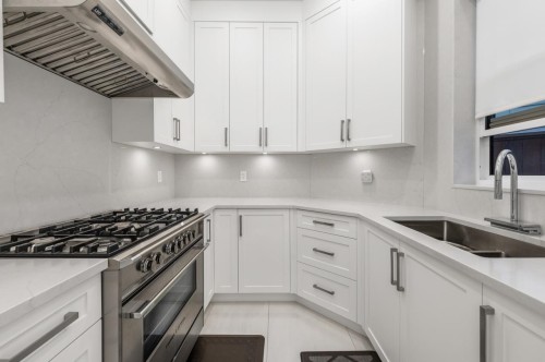 6591 Goldsmith Drive, Richmond, BC - Indoor Photo Showing Kitchen With Upgraded Kitchen