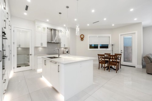 6591 Goldsmith Drive, Richmond, BC - Indoor Photo Showing Kitchen With Upgraded Kitchen