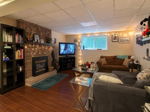 443 Mundy Street, Coquitlam, BC - Indoor Photo Showing Living Room With Fireplace