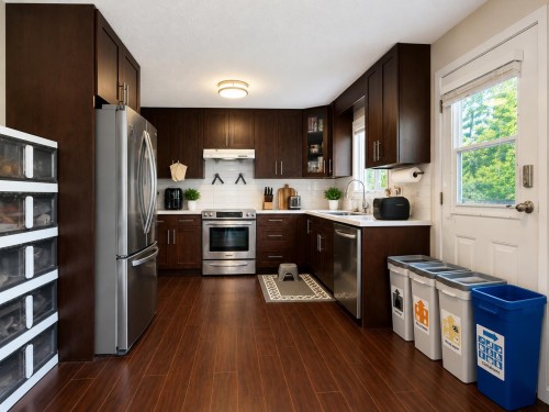 443 Mundy Street, Coquitlam, BC - Indoor Photo Showing Kitchen