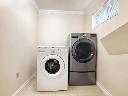 443 Mundy Street, Coquitlam, BC - Indoor Photo Showing Laundry Room