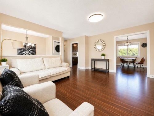 443 Mundy Street, Coquitlam, BC - Indoor Photo Showing Living Room