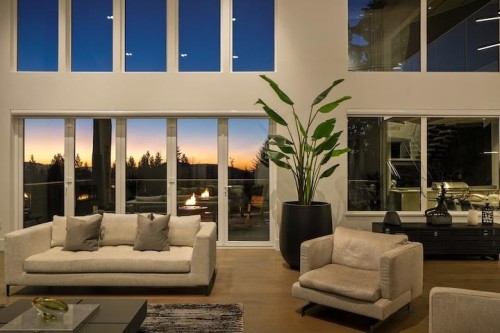 205 Kinsey Drive, Anmore, BC - Indoor Photo Showing Living Room