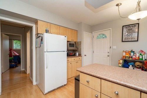 10080 Aintree Crescent, Richmond, BC - Indoor Photo Showing Kitchen