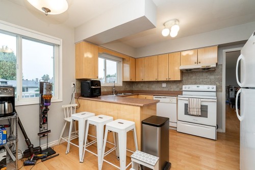 10080 Aintree Crescent, Richmond, BC - Indoor Photo Showing Kitchen With Double Sink