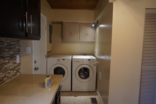 3944 Inverness Street, Port Coquitlam, BC - Indoor Photo Showing Laundry Room