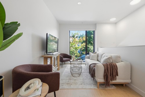 2408 12Th Avenue E, Vancouver, BC - Indoor
