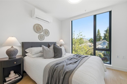2408 12Th Avenue E, Vancouver, BC - Indoor Photo Showing Bedroom