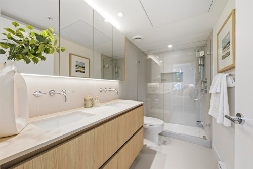 2408 12Th Avenue E, Vancouver, BC - Indoor Photo Showing Bathroom