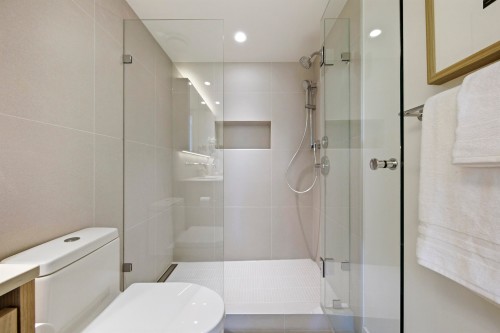 2408 12Th Avenue E, Vancouver, BC - Indoor Photo Showing Bathroom