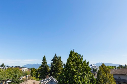 2408 12Th Avenue E, Vancouver, BC - Outdoor With View