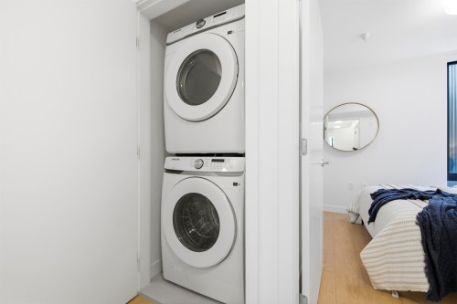 2408 12Th Avenue E, Vancouver, BC - Indoor Photo Showing Laundry Room