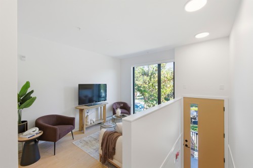 2408 12Th Avenue E, Vancouver, BC - Indoor