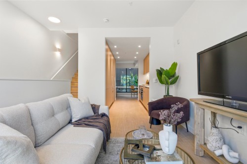 2408 12Th Avenue E, Vancouver, BC - Indoor Photo Showing Living Room