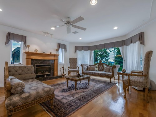 1224 14Th Street E, North Vancouver, BC 