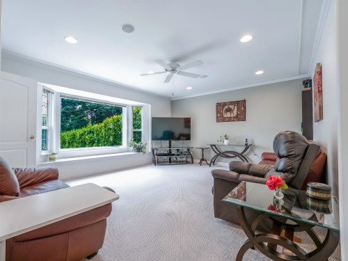 1224 14Th Street E, North Vancouver, BC 