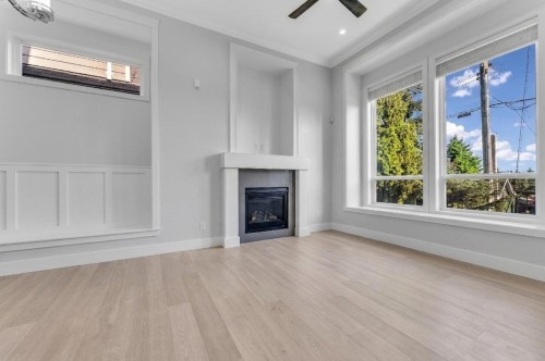 907 Harris Avenue, Coquitlam, BC - Indoor With Fireplace