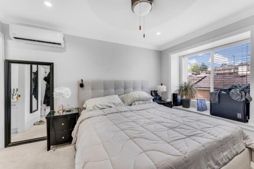 907 Harris Avenue, Coquitlam, BC - Indoor Photo Showing Bedroom