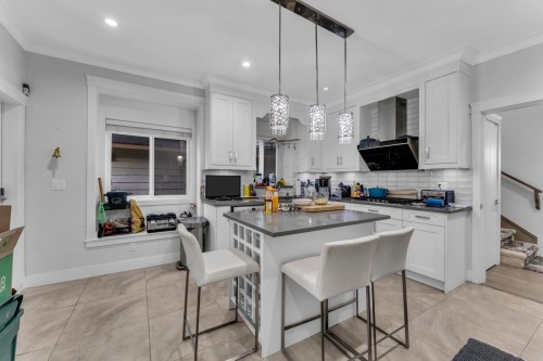 907 Harris Avenue, Coquitlam, BC - Indoor