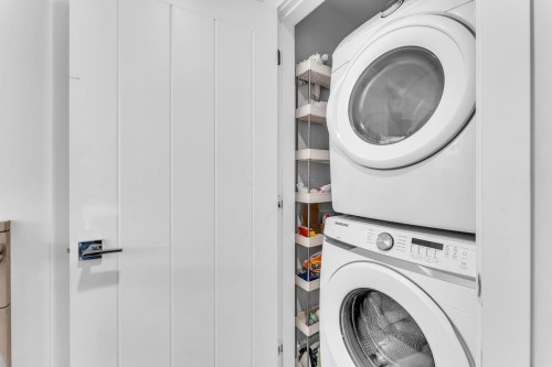 907 Harris Avenue, Coquitlam, BC - Indoor Photo Showing Laundry Room